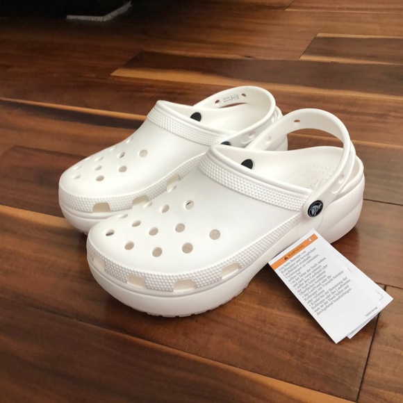 CROCS Shoes - CROCS WHITE PLATFORM CLOGS NWT HAS BEEN TRIED ON IN STORE SIZE WOMENS US9